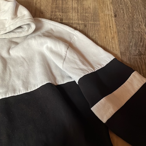 Black and white hoody - Picture 2 of 3